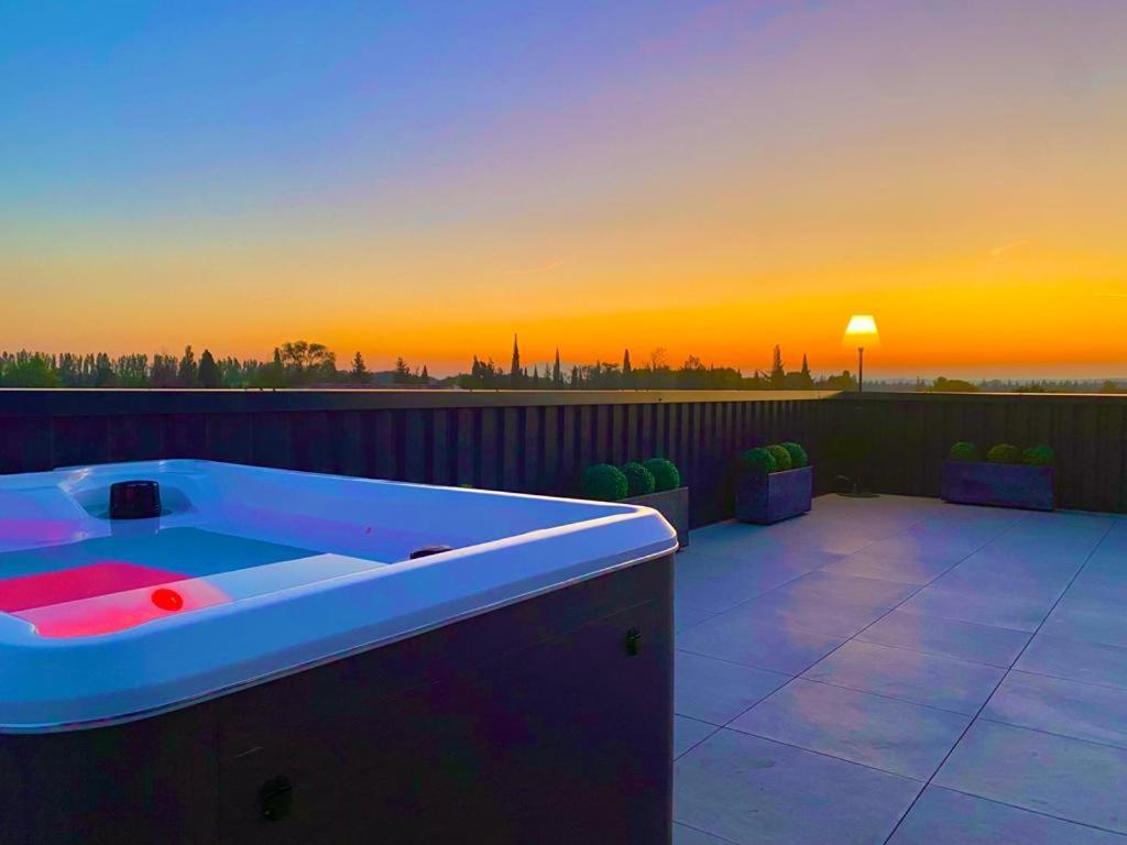Saint Remy De Provence Roof Top Avec Jacuzzi Exterior foto